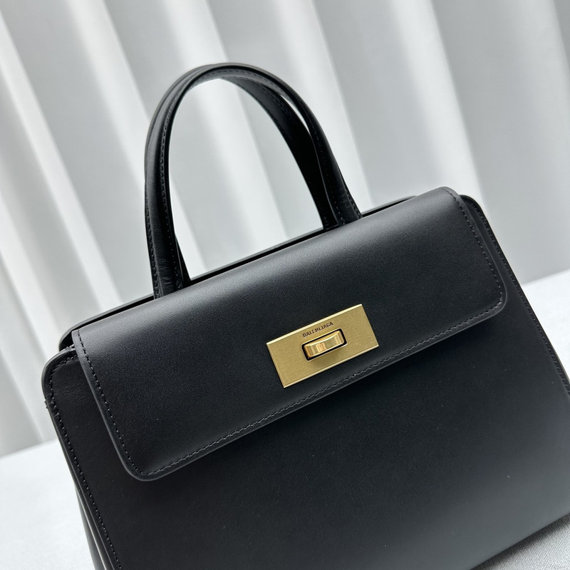 Ba*len*cia*ga women\