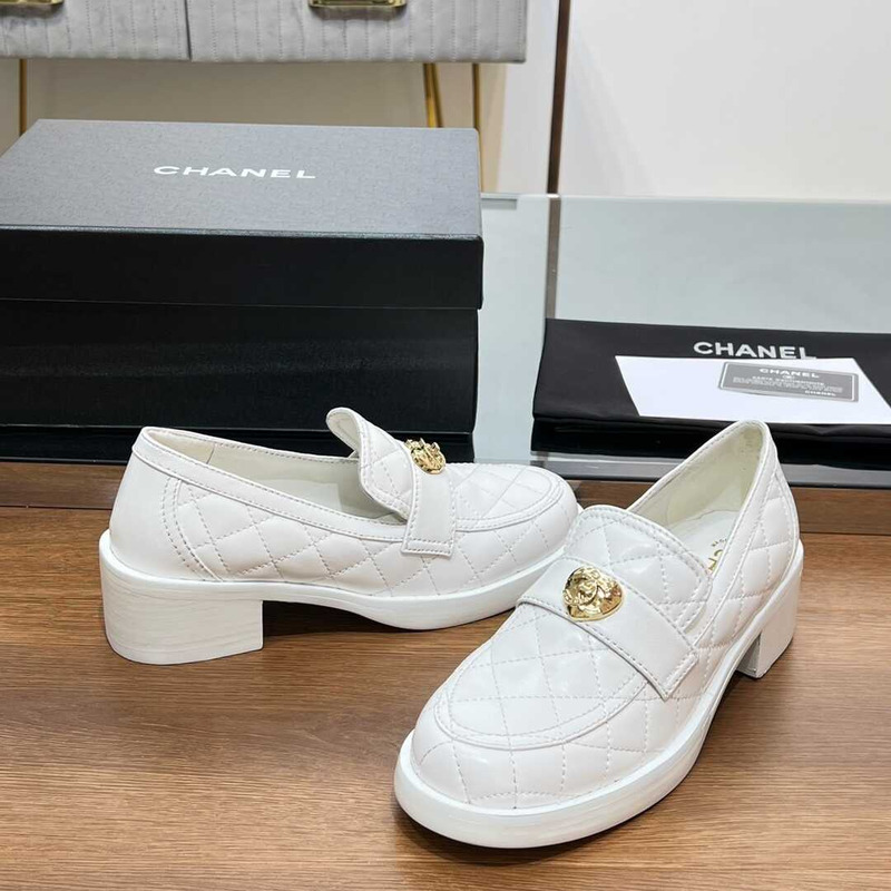 Ch*el lamskin leather loafter white