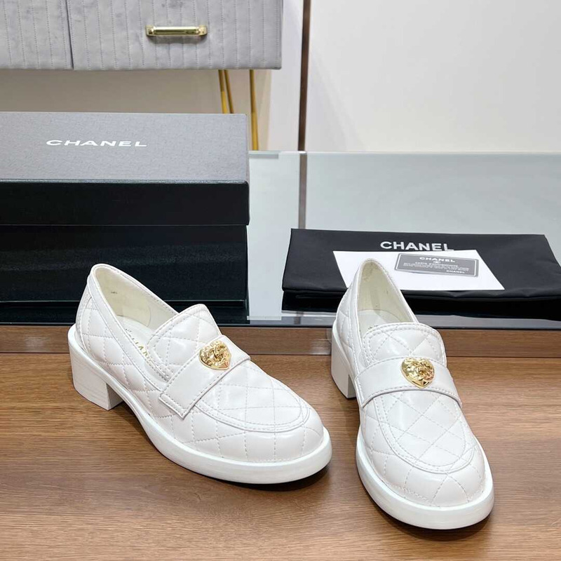 Ch*el lamskin leather loafter white