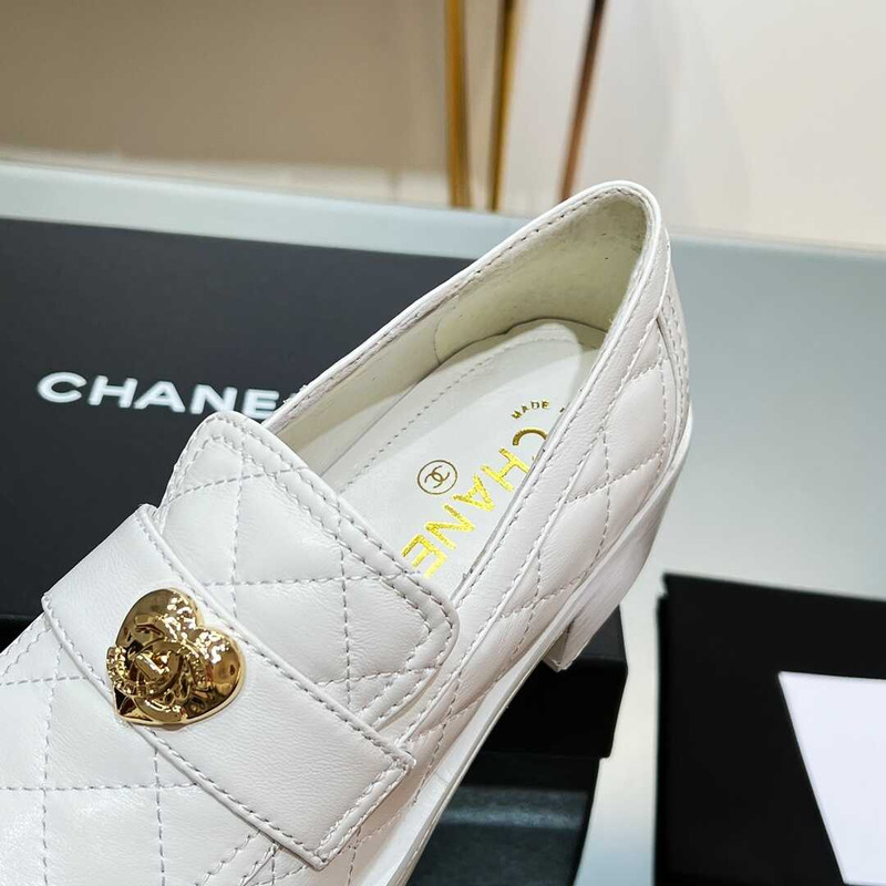 Ch*el lamskin leather loafter white