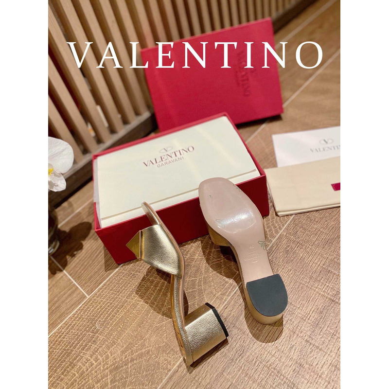 Valentino Rockstud-detail Open-toe Sandals Gold