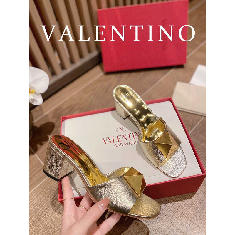 Valentino Rockstud-detail Open-toe Sandals Gold