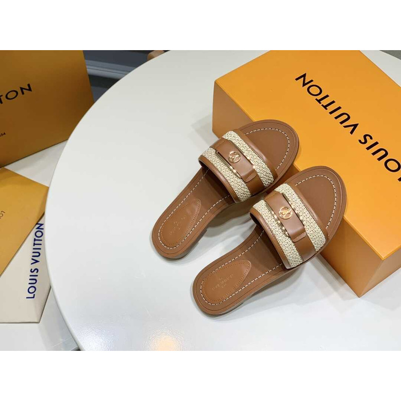 l**is V*t*n lock it flat mule beige