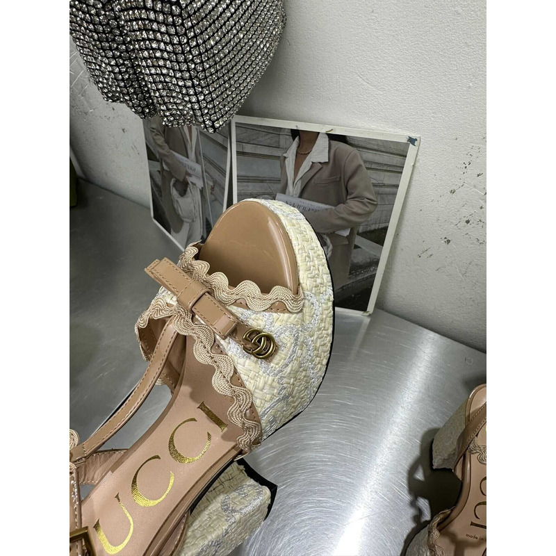 g*u*i gg S*p*e platform heeled sandals nude and white