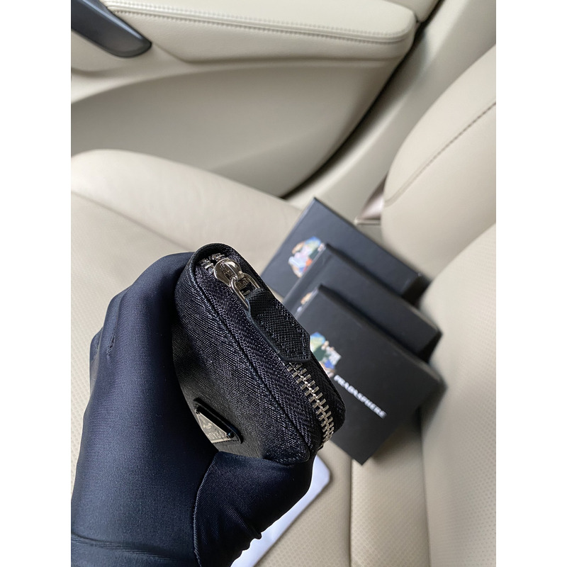 Pra*a leather zip wallet black