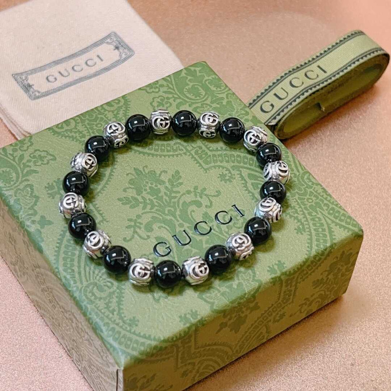G*u*i bead bracelet black and silver