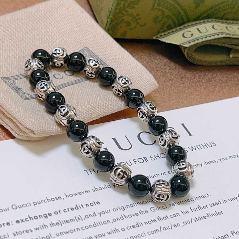 G*u*i bead bracelet black and silver