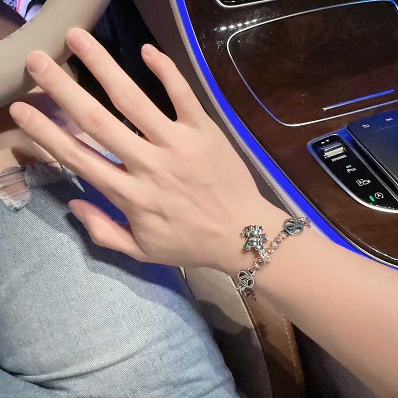 l**is V*t*n metal bracelet