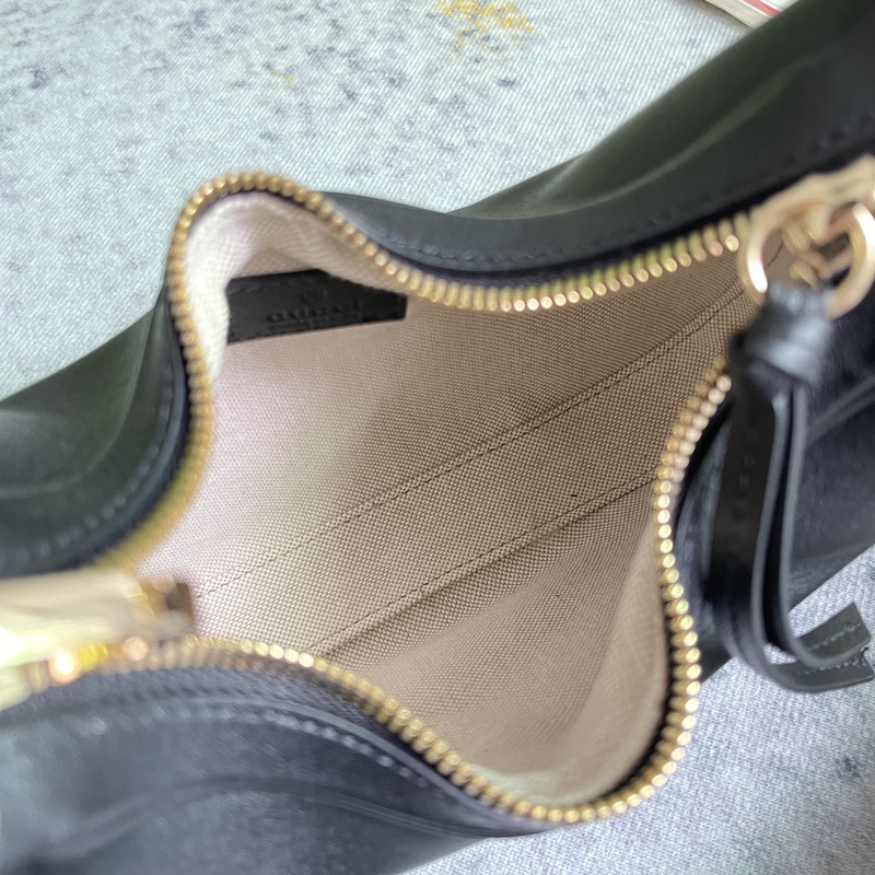 G*u*i attache small shoulder bag