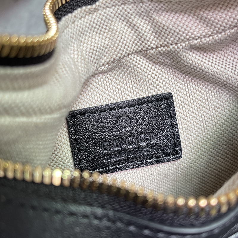 G*u*i attache small shoulder bag