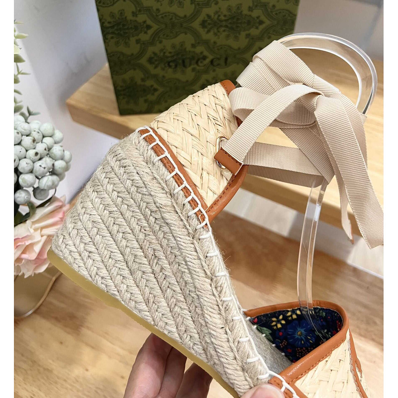 G*u*i straw sandals brown and beige