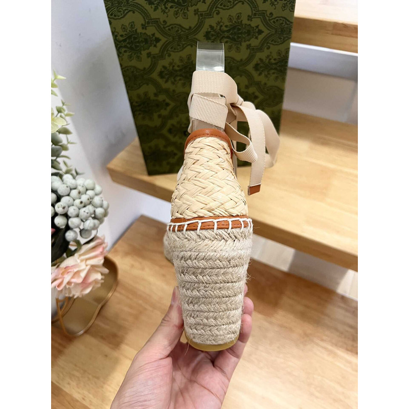 G*u*i straw sandals brown and beige