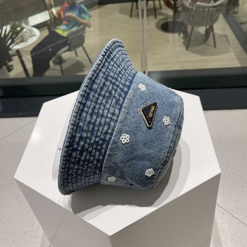 Pra*a denim bucket hat with daisy light blue