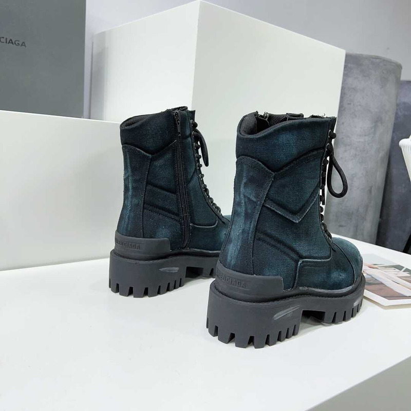 Ba*len*cia*ga distressed lace-up boots dark blue
