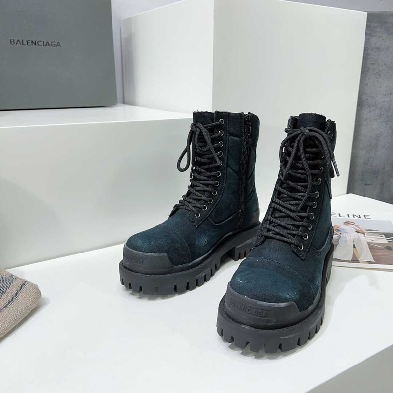 Ba*len*cia*ga distressed lace-up boots dark blue