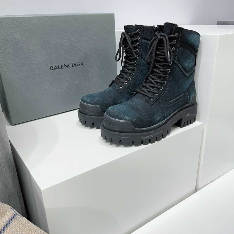 Ba*len*cia*ga distressed lace-up boots dark blue