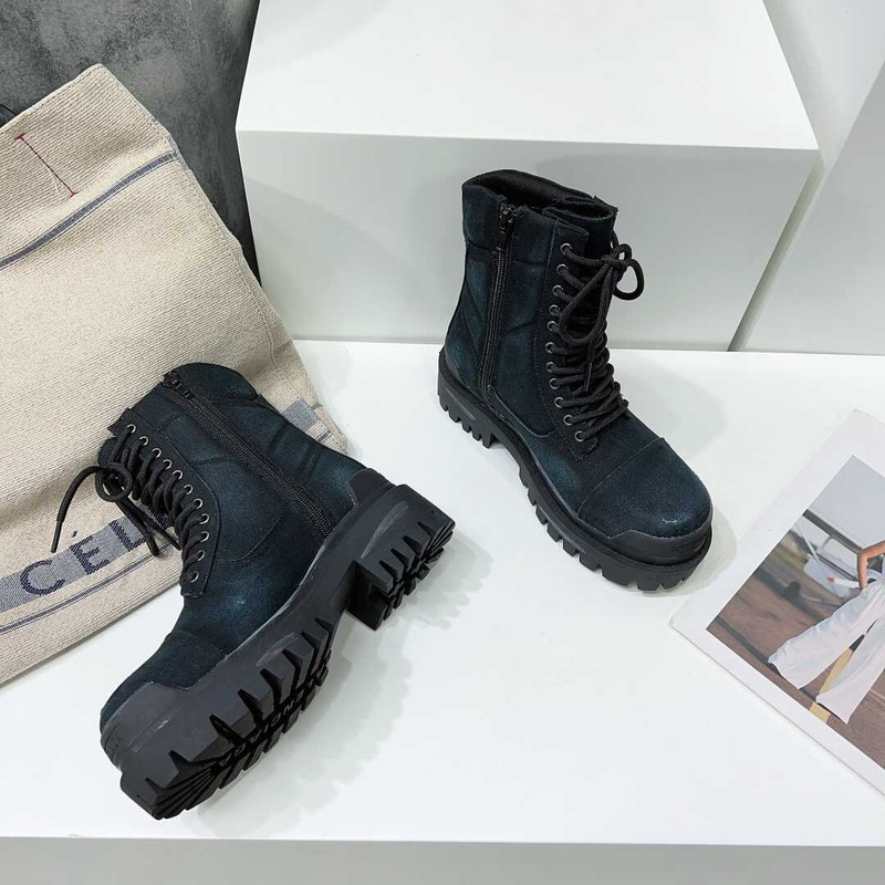 Ba*len*cia*ga distressed lace-up boots dark blue