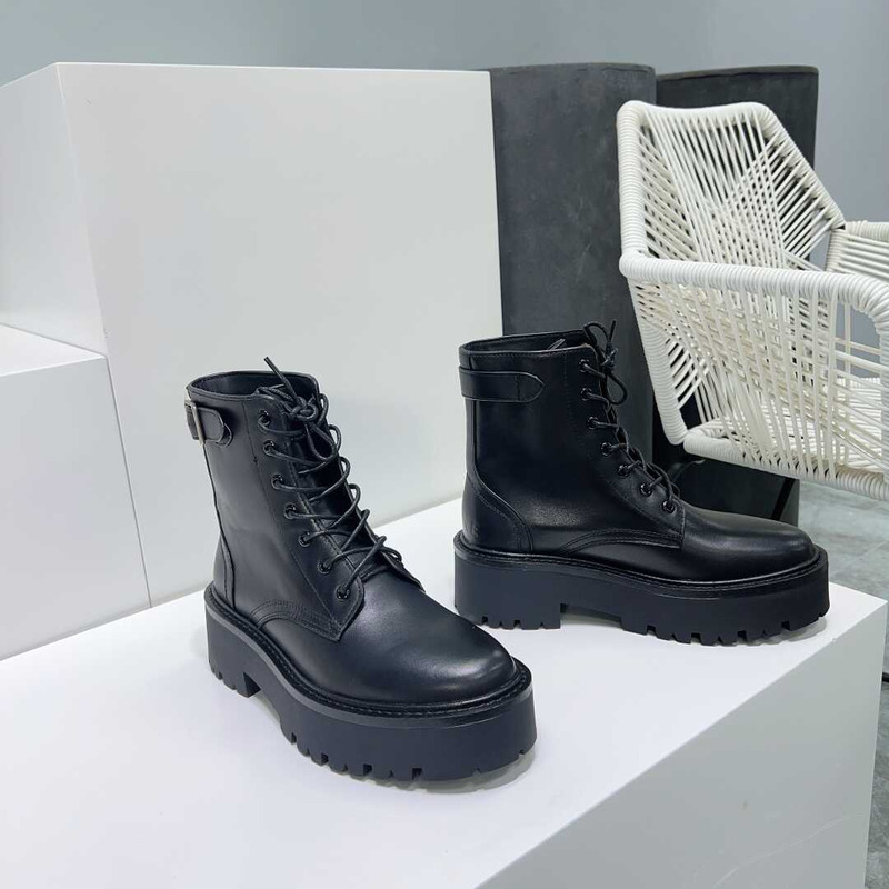 Ce**e black thick-soled lug lace-up ankle boots