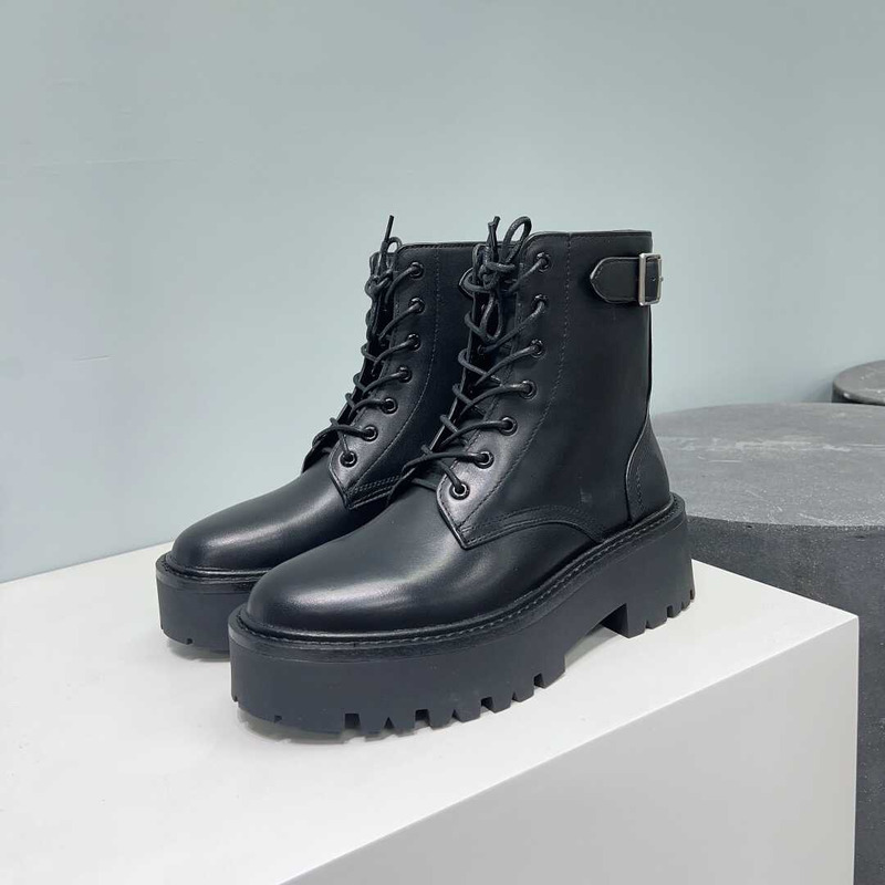 Ce**e black thick-soled lug lace-up ankle boots