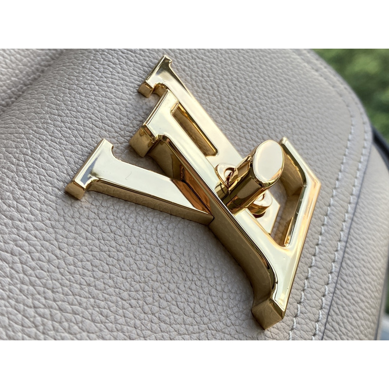 l**is V*t*n lockme bucket bag greige