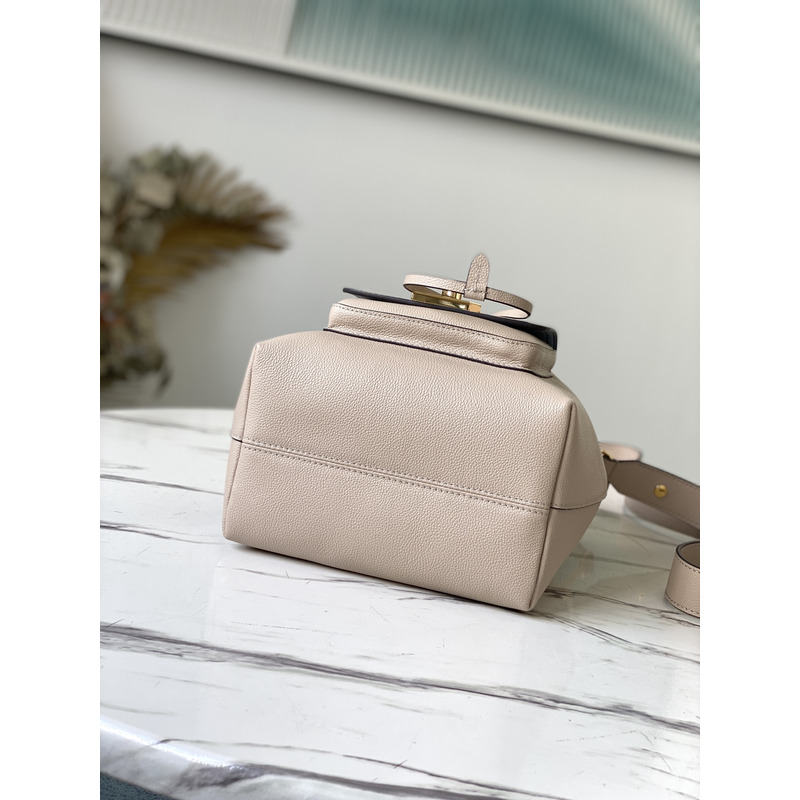 l**is V*t*n lockme bucket bag greige