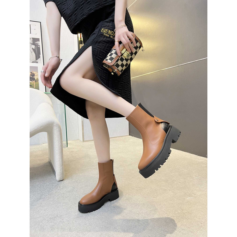 Ce**e shorts boots brown