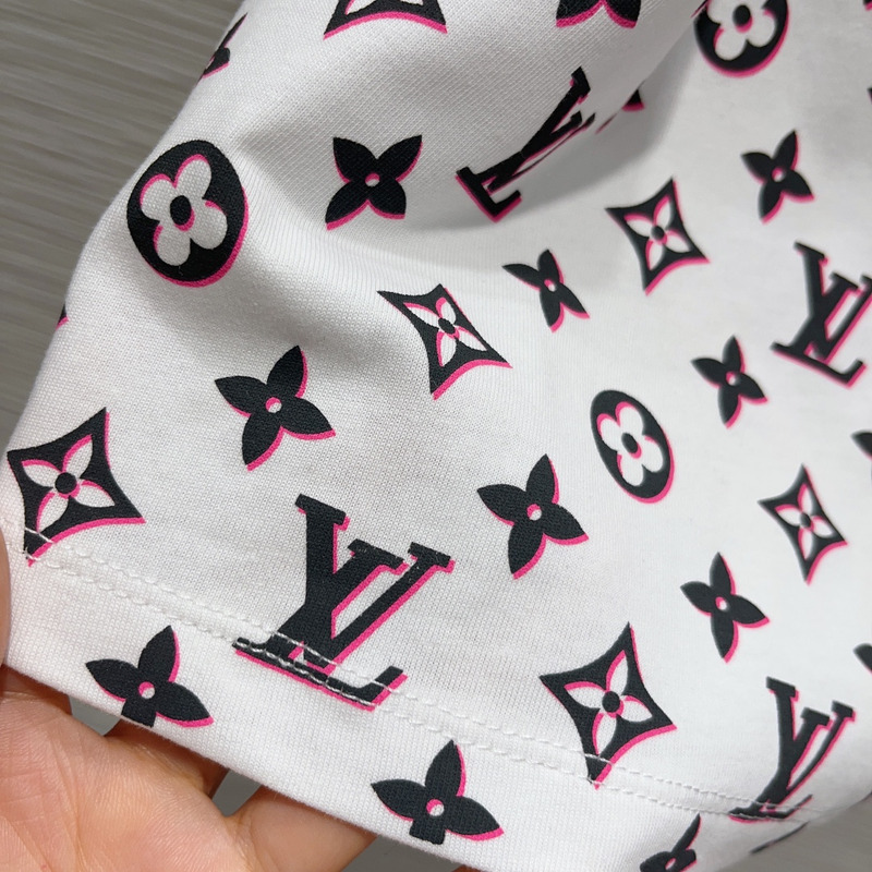 l**is V*t*n tricolor monogram t-shirt