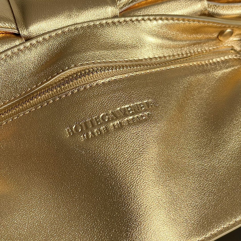 Bo*te*ga ve*ne*ta cassette bag gold