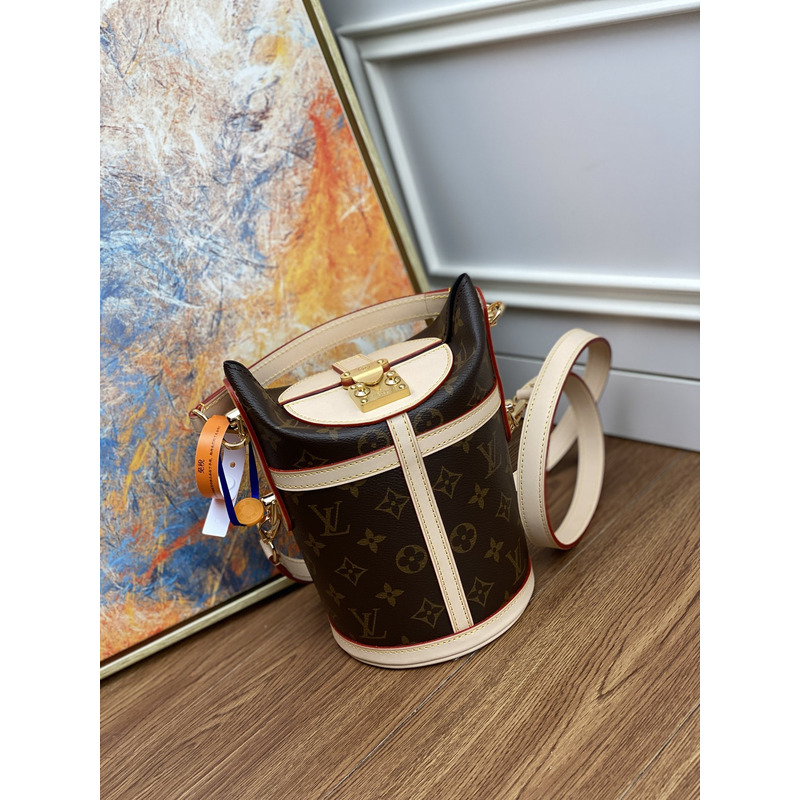 l**is V*t*n duffle bag monogram