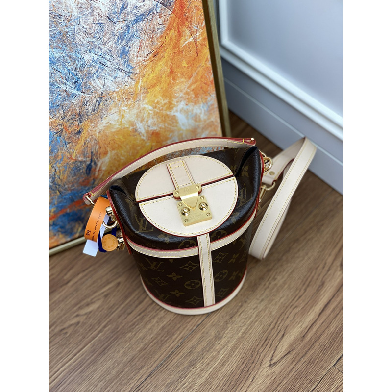 l**is V*t*n duffle bag monogram