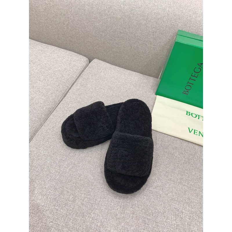 Bo*te*ga ve*ne*ta resort teddy shearling slides black