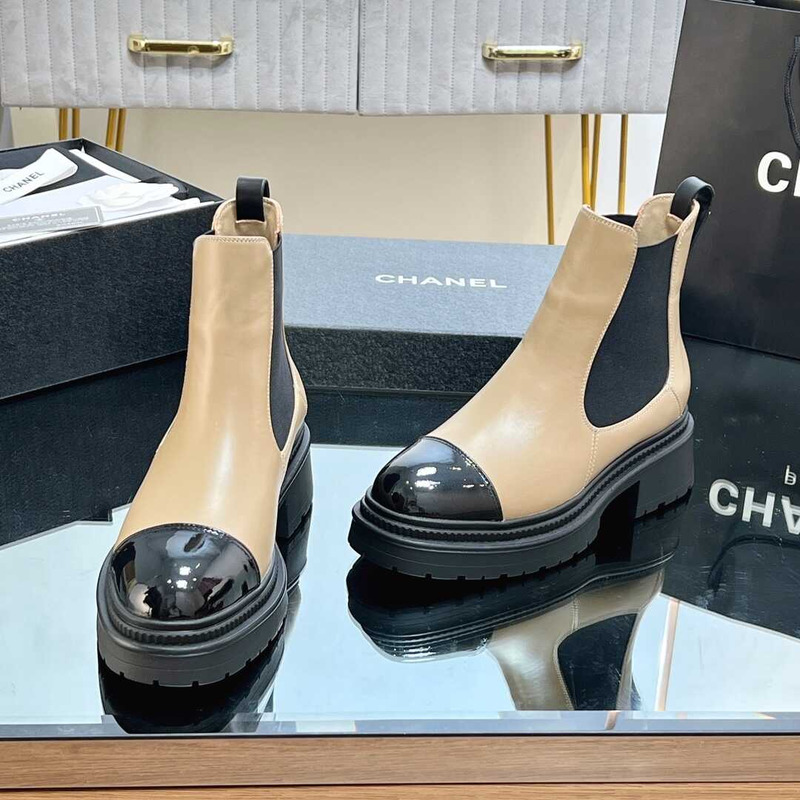 Ch*el calfskin cc logo chelsea boots beige