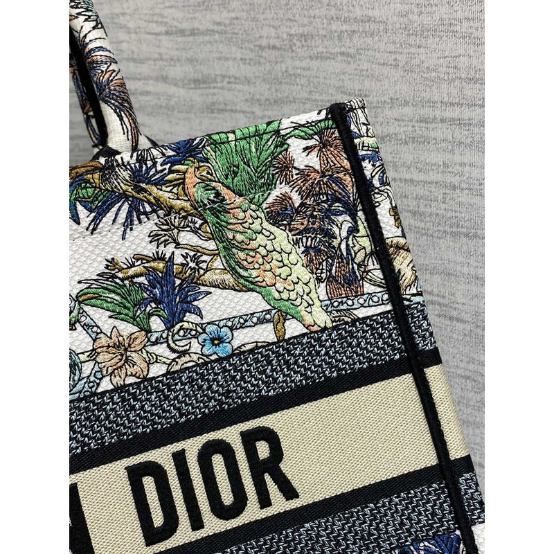 D*or medium D*or book tote white multicolor Étoile de voyage embroidery