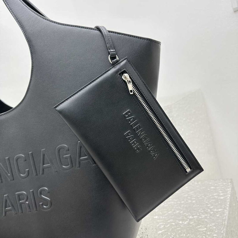 Ba*len*cia*ga mary-kate medium logo-embossed leather tote black