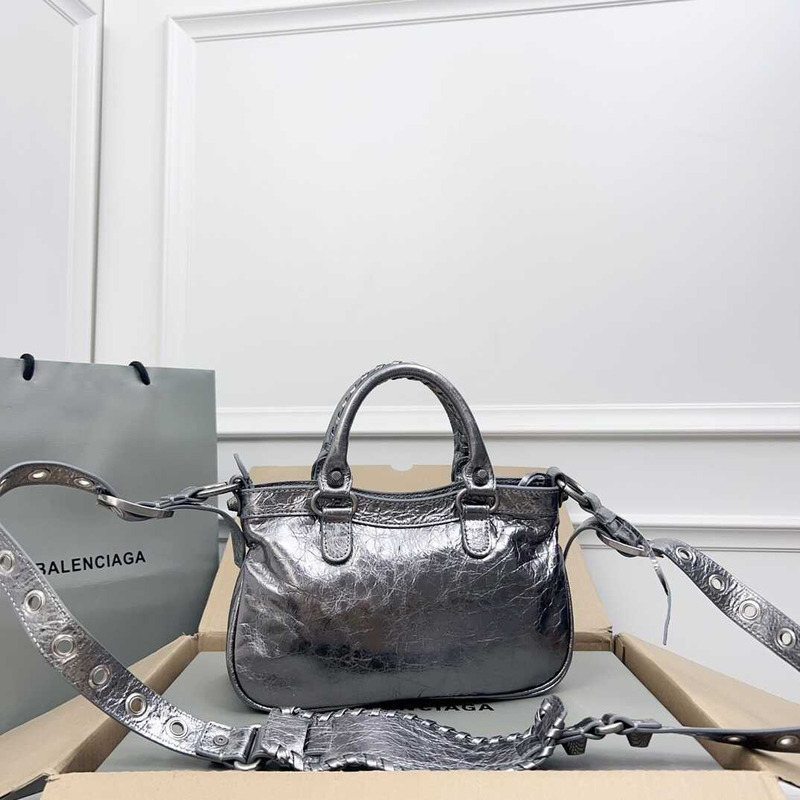 Ba*len*cia*ga neo cagole handbag xs silver