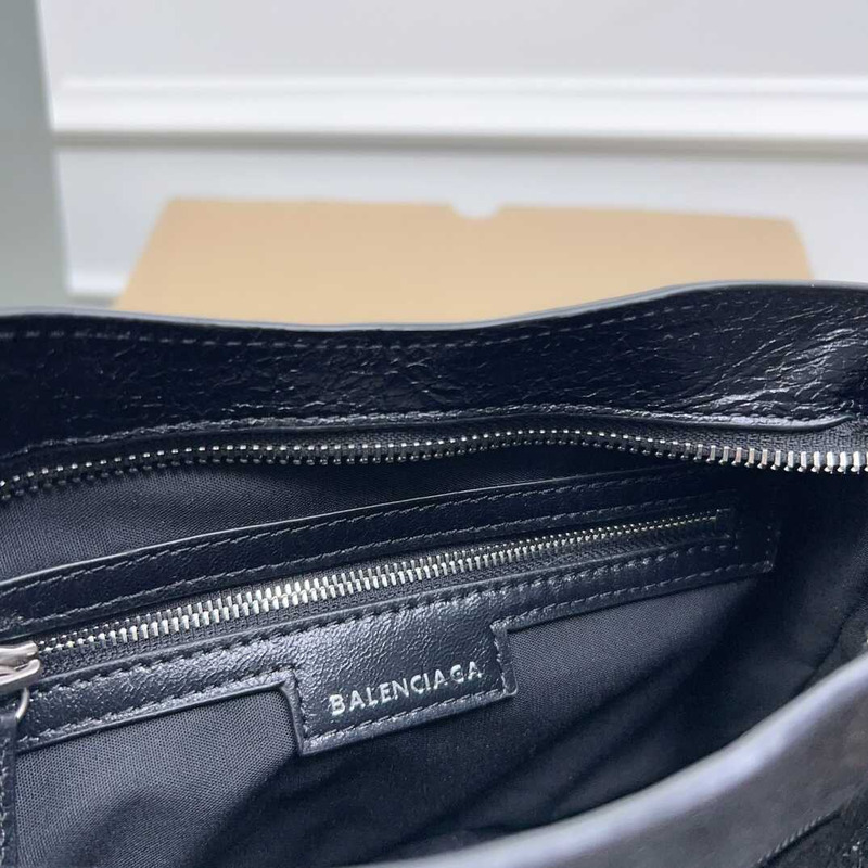 Ba*len*cia*ga neo cagole handbag xs black