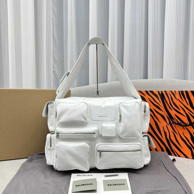ba*len*cia*ga S*perbusy large sling bag in white