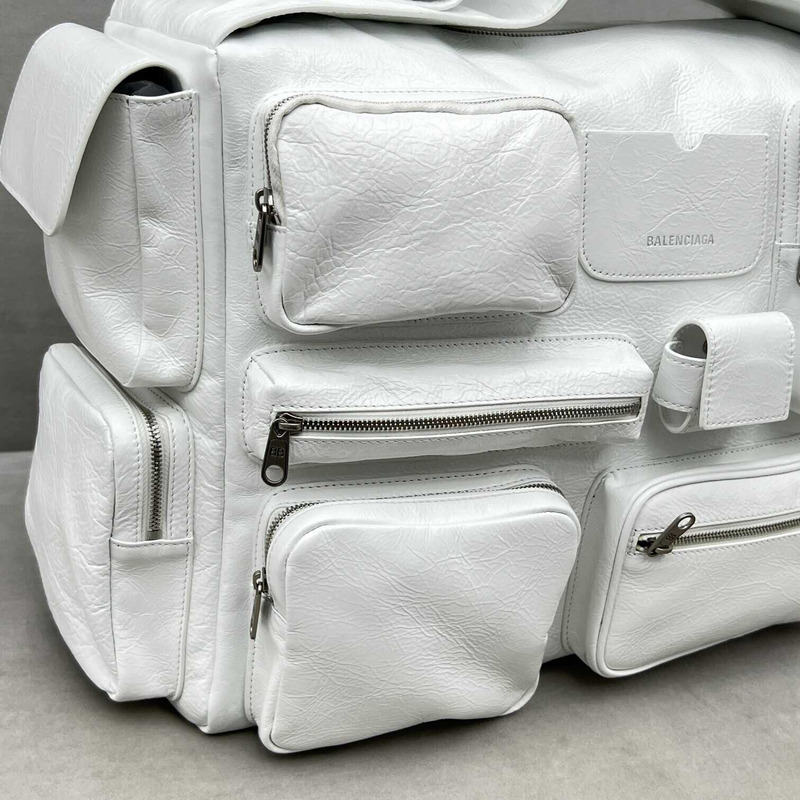 ba*len*cia*ga S*perbusy large sling bag in white