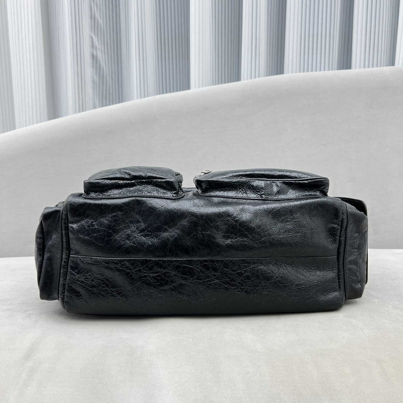 ba*len*cia*ga S*perbusy large sling bag in black
