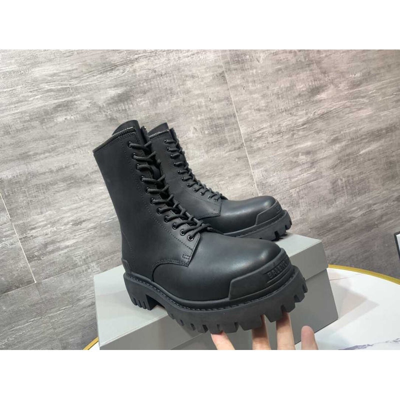 Ba*len*cia*ga flat boots black