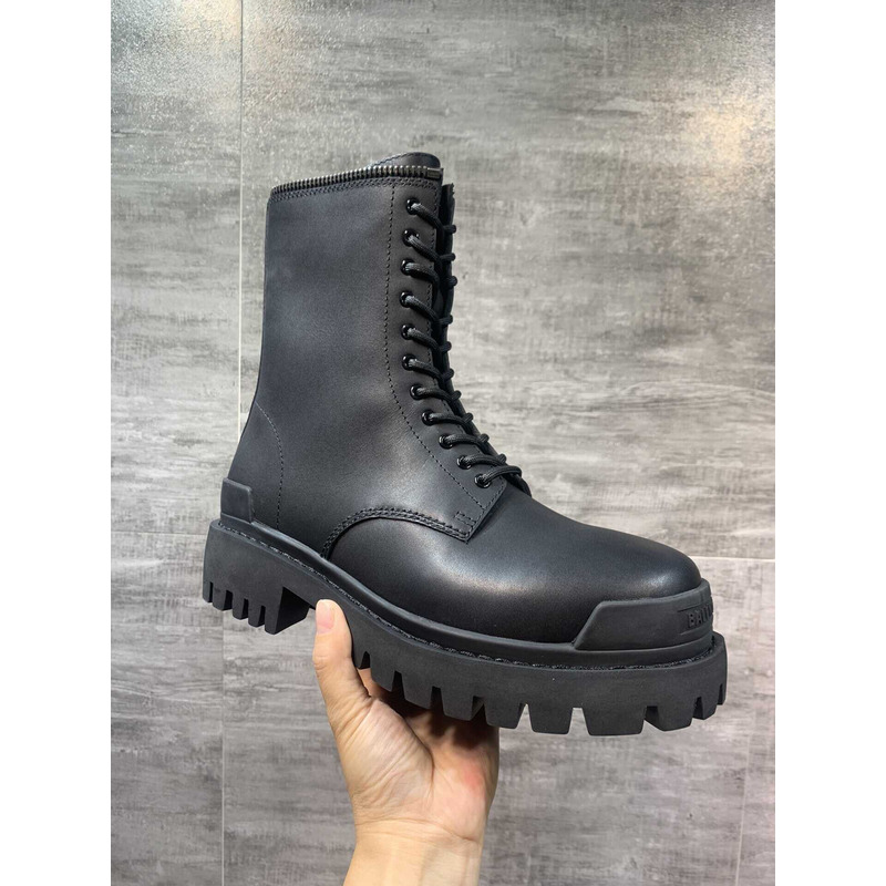 Ba*len*cia*ga flat boots black