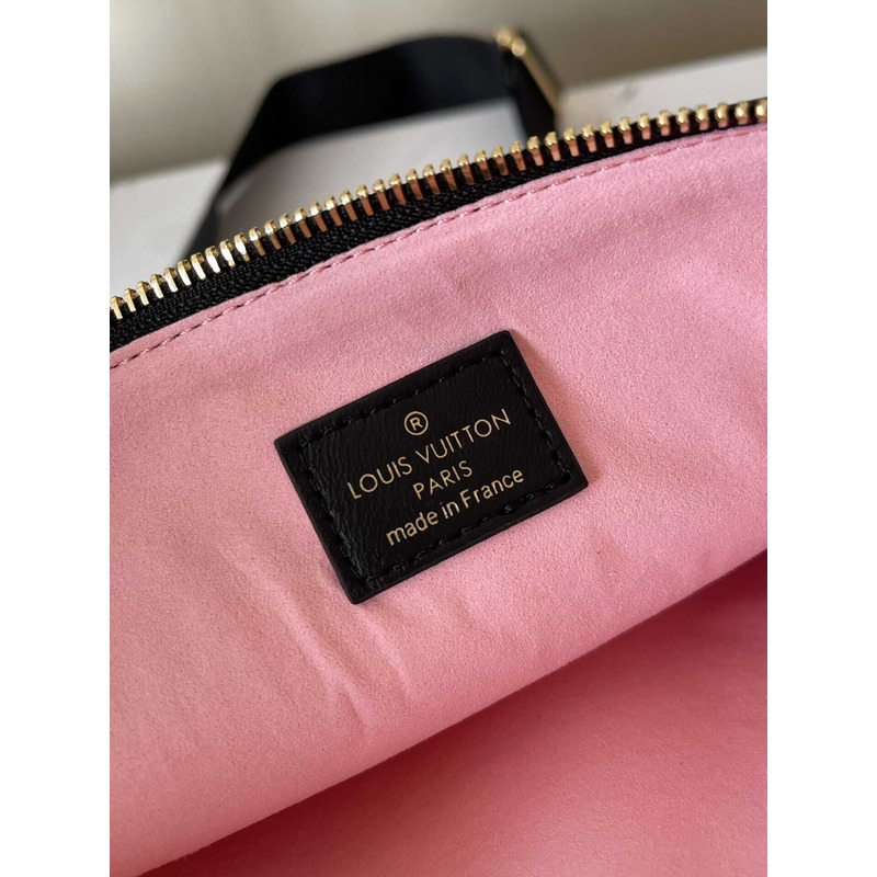 l**is V*t*n coussin gold hardware mm black