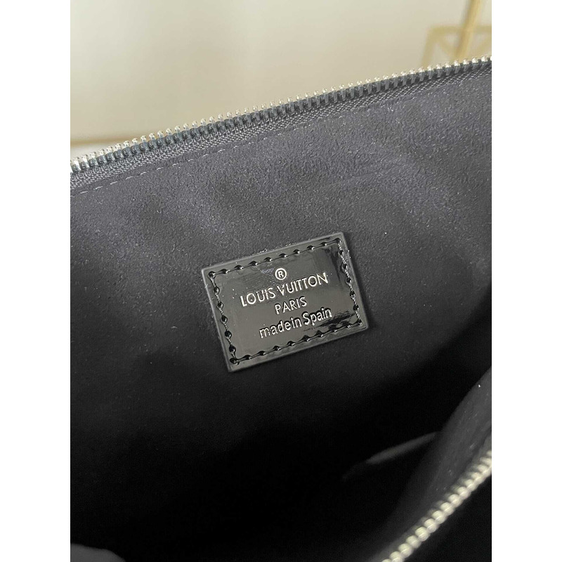 l**is V*t*n coussin mm black/red