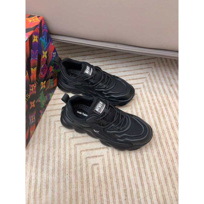 l**is V*t*n sneaker black