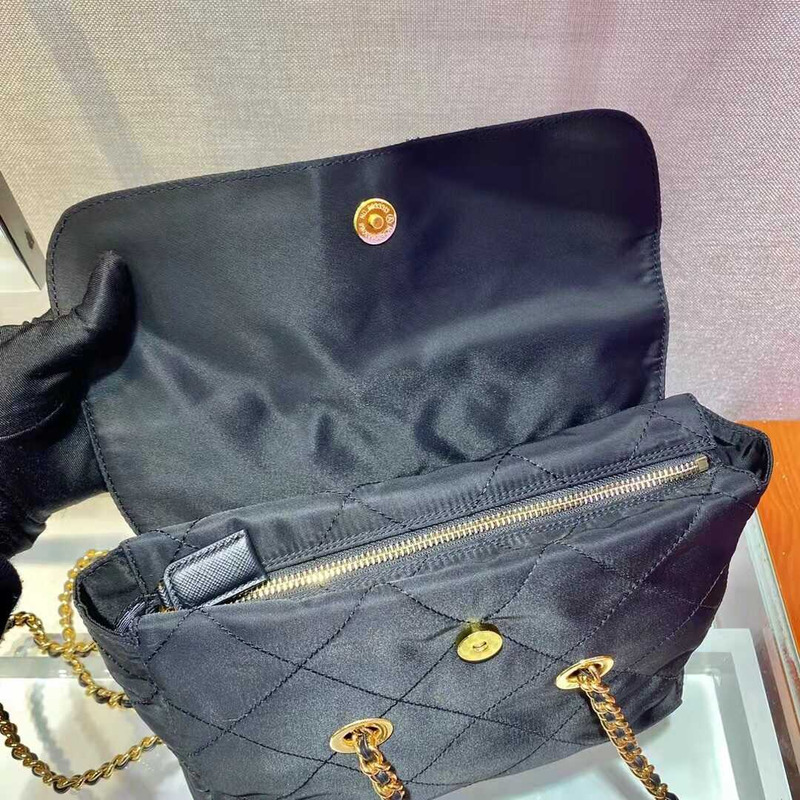 pra*a vintage chain Di*m*nd hobo bag black