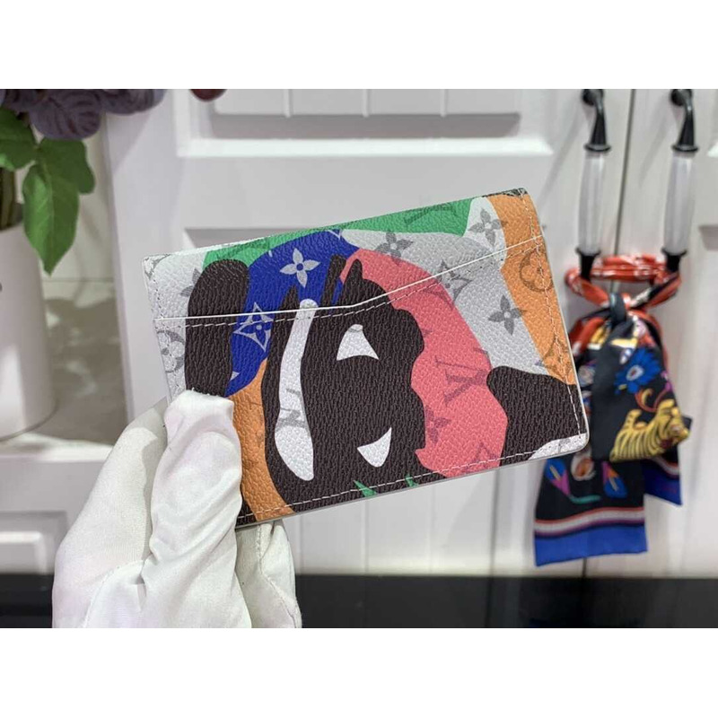 l**is V*t*n multiple wallet green