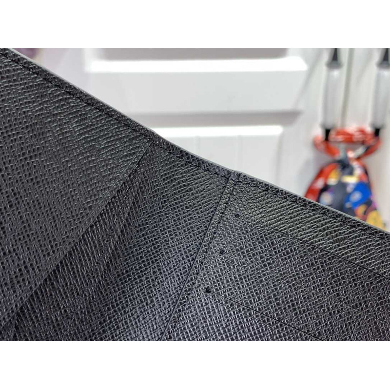 l**is V*t*n multiple wallet pink