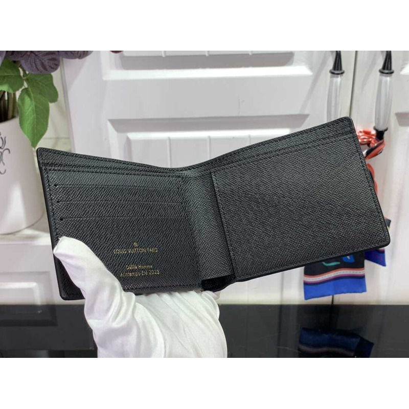 l**is V*t*n multiple wallet brown