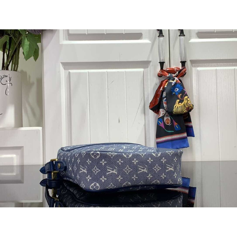 l**is V*t*n danube crossbody bag blue