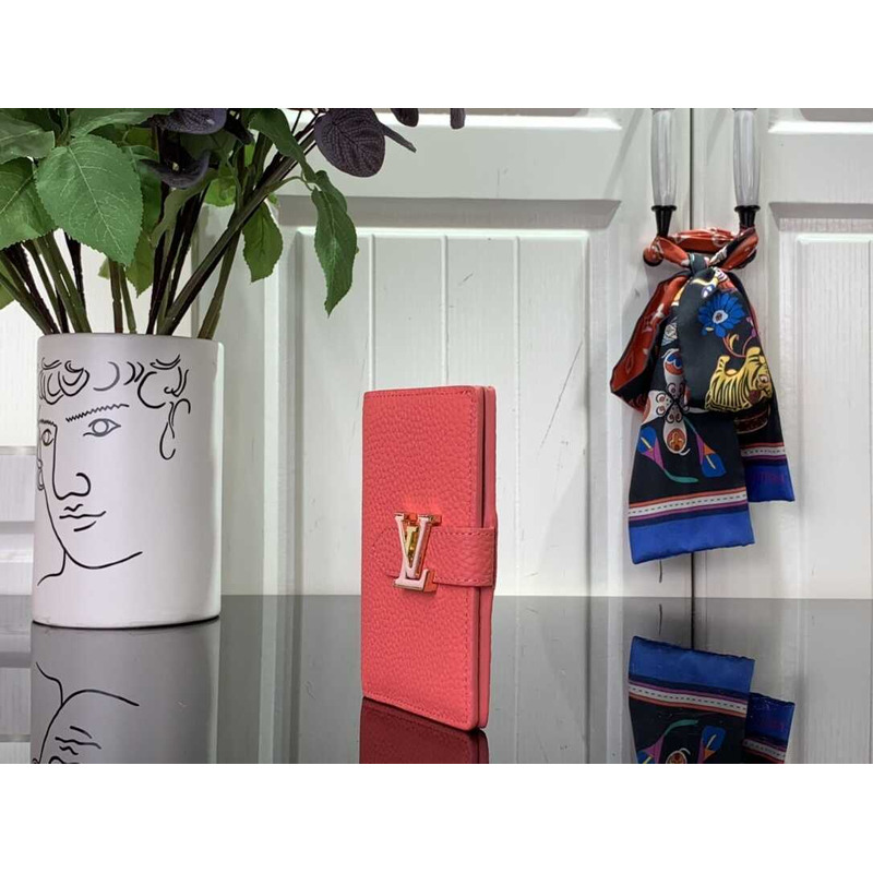 l**is V*t*n lv vertical compact wallet red